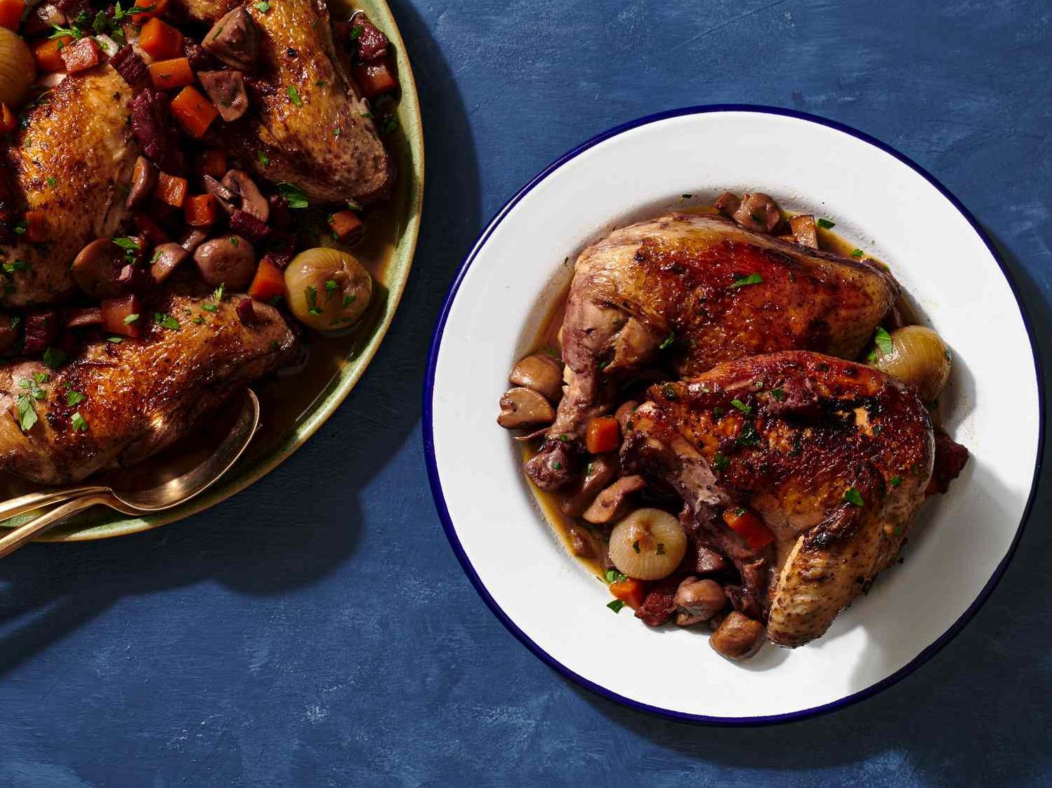  Ready for a comforting dish? This chicken braised in red wine recipe is just what you need!