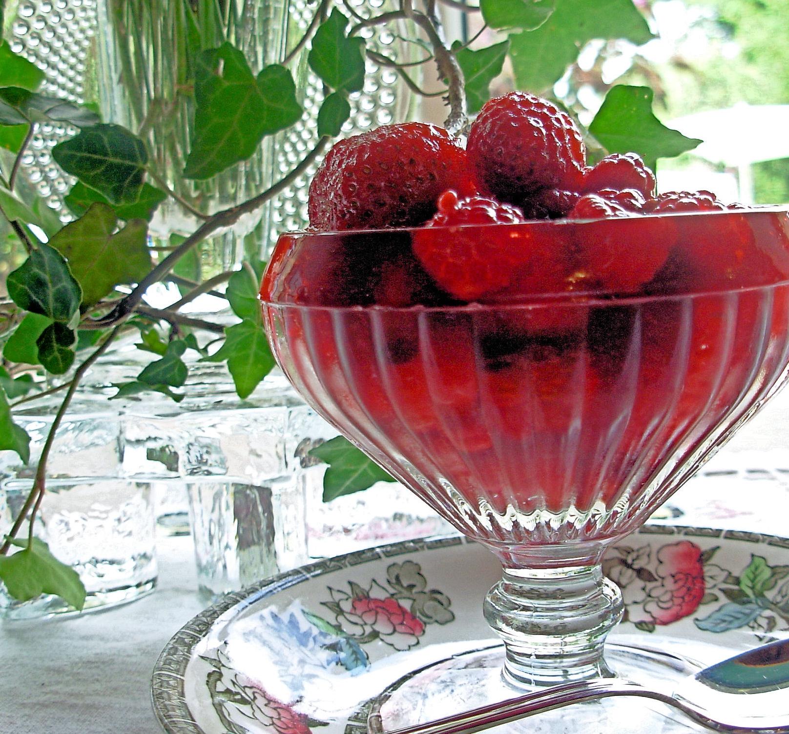 Rosy Rosé Berries: Strawberries and Raspberries in Wine