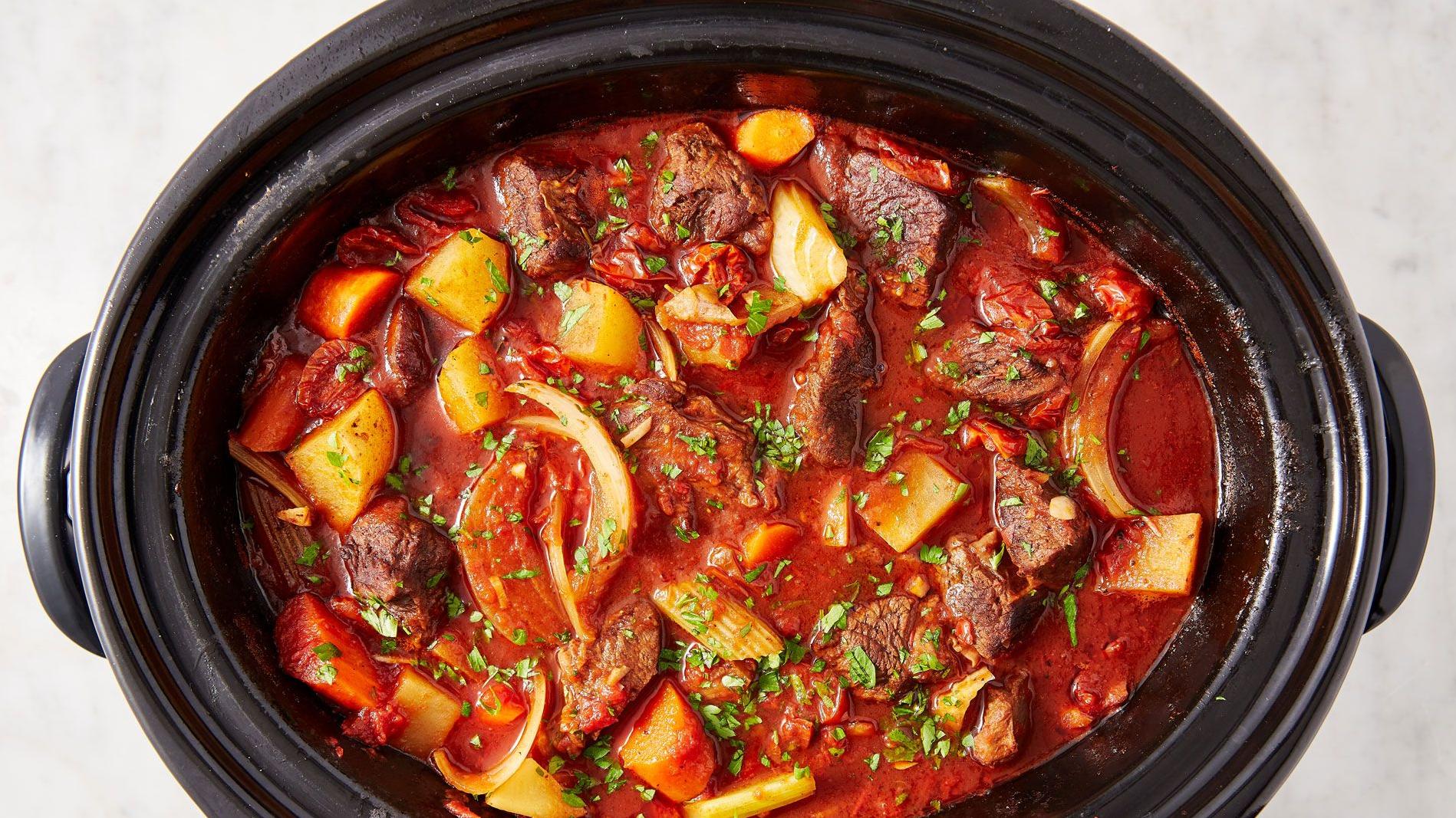 Satisfy your comfort food cravings with this Slow Cooker Red Wine Stew!