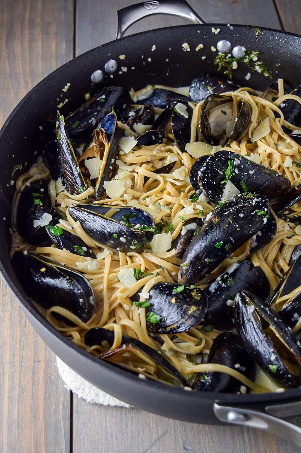  Save your next trip to the beach by cooking up this spaghetti with white wine and mussel sauce instead.