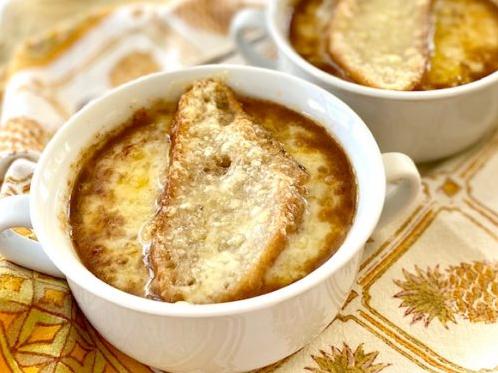  Savor the aroma of caramelized onions with this delicious white wine soup.
