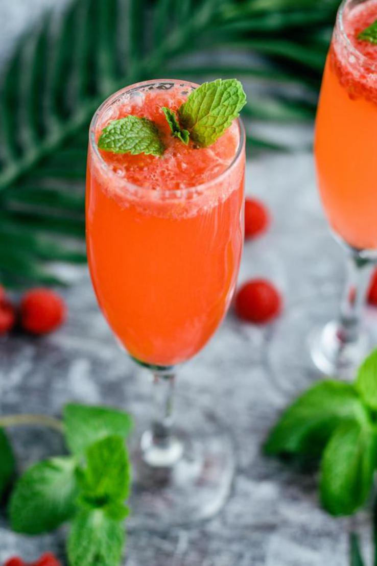  Sip on summer with this delicious raspberry champagne punch!