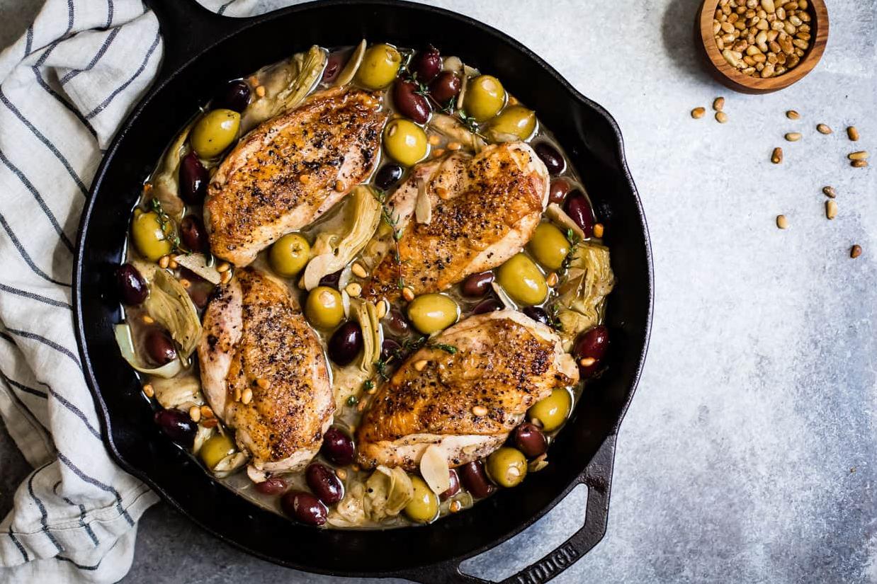  Sizzling chicken bathed in white wine and olives.