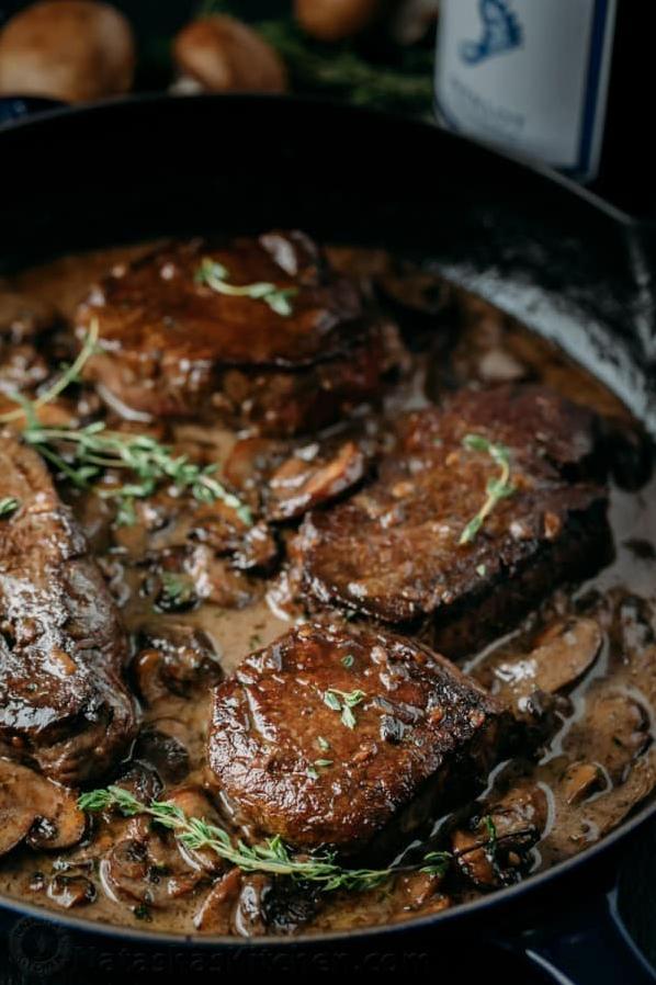  Sizzling steak with a divine mushroom-wine sauce