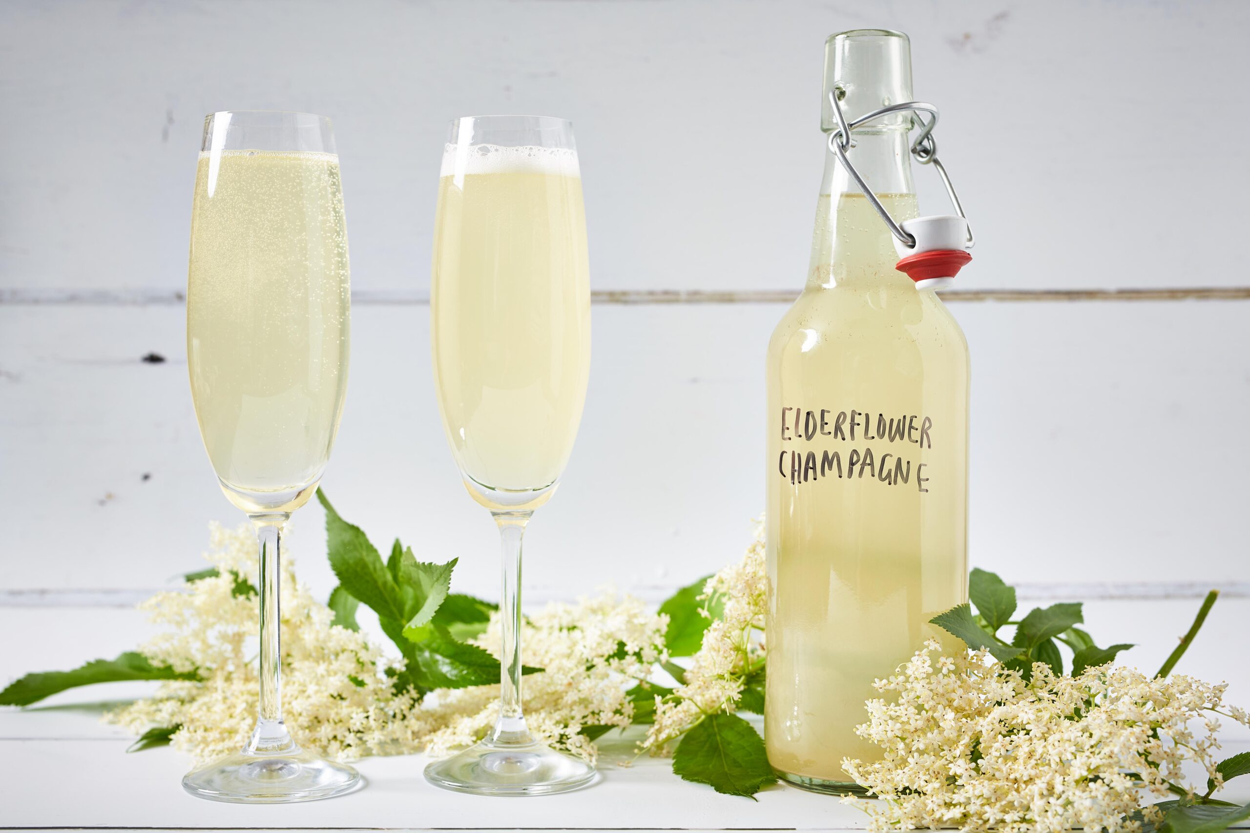 Delicious Sparkling Elderflower Wine: A Perfect Summer Drink
