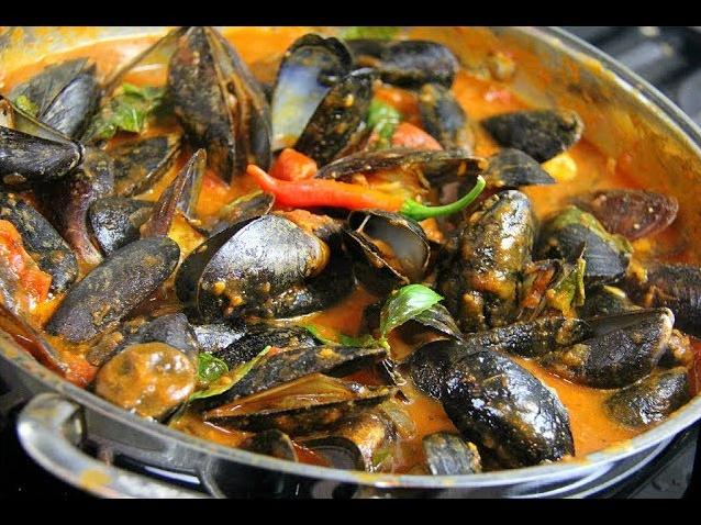 Delicious and Easy Spiced Mussels in White Wine Recipe