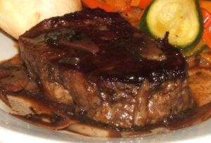 Steak in Garlic Wine Sauce