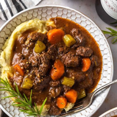 Stewing Beef Braised in Red Wine ( Goulash With Red Wine )