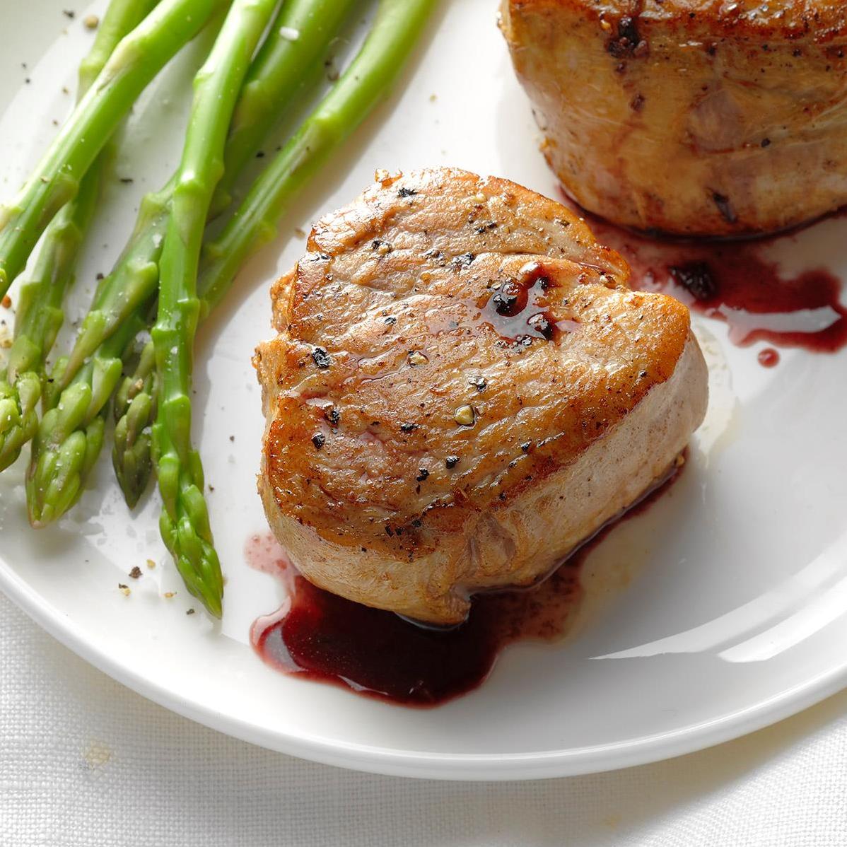  The amazing aroma of red wine complements the tender pork meat perfectly.
