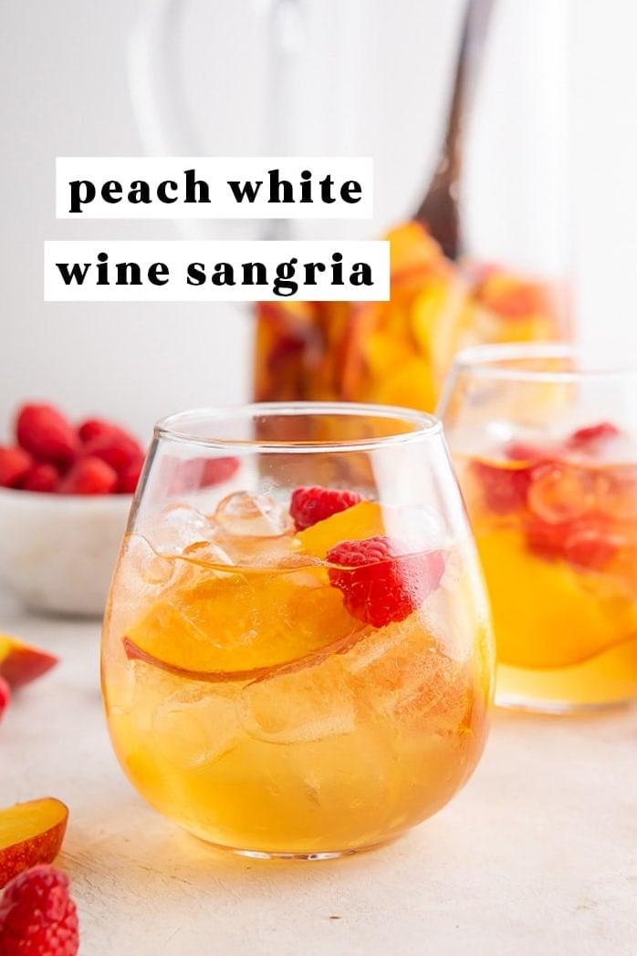  The aroma of fresh white wine enhances the natural sweetness of peaches
