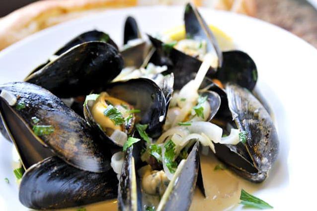  The aroma of white wine and garlic mingle with perfectly cooked mussels, a feast for your senses!