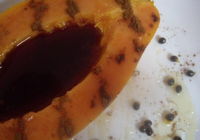 The juicy sweetness of ripe papaya highlights the complex flavors of the port wine.