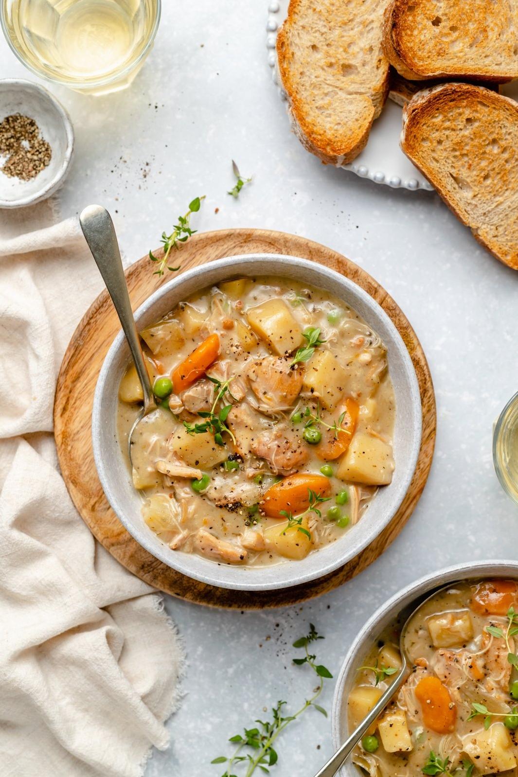  The perfect blend of white wine and chicken stew leaves a zesty taste in the mouth