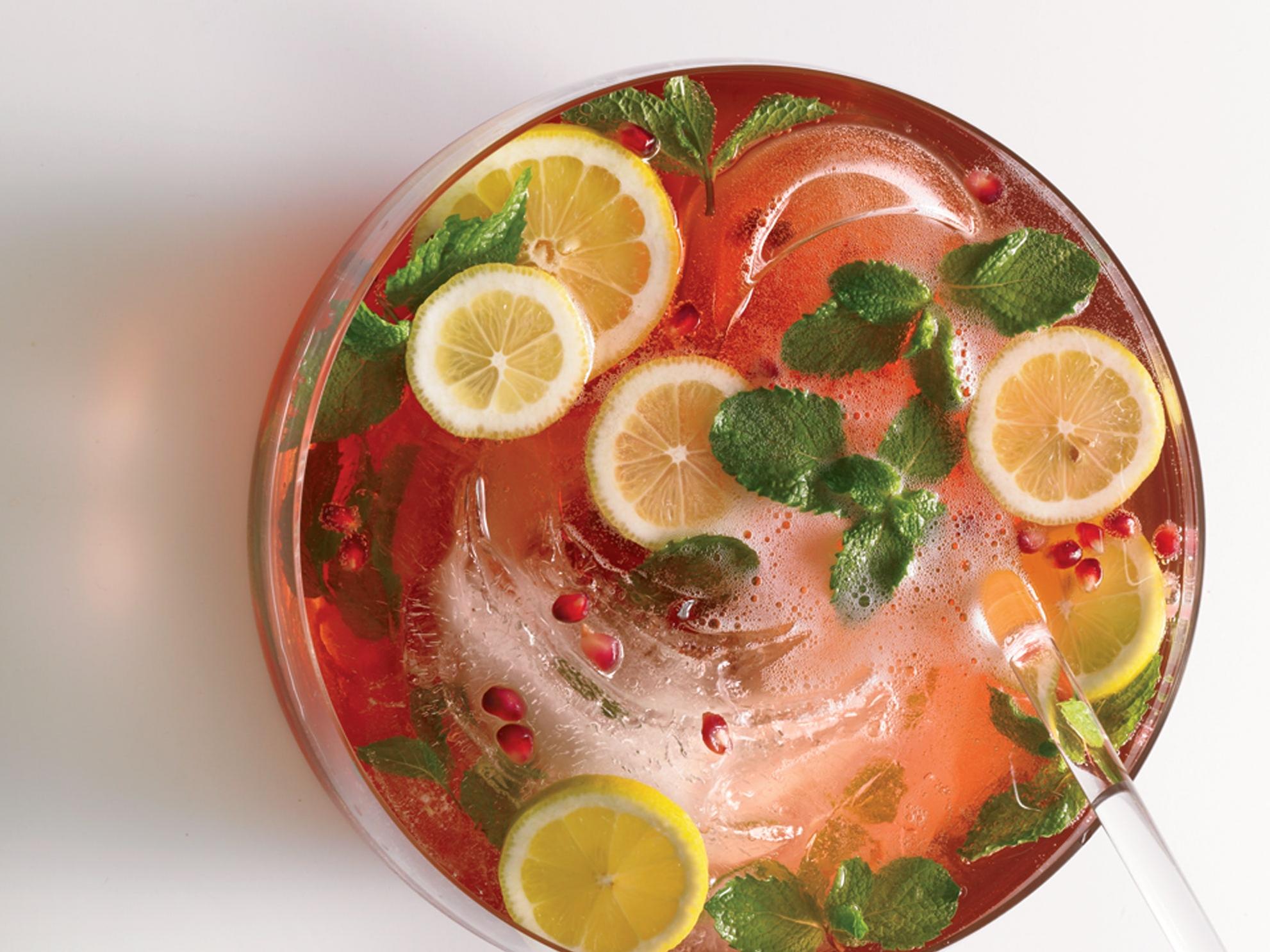 The perfect party starter: Rum and Champagne Punch!