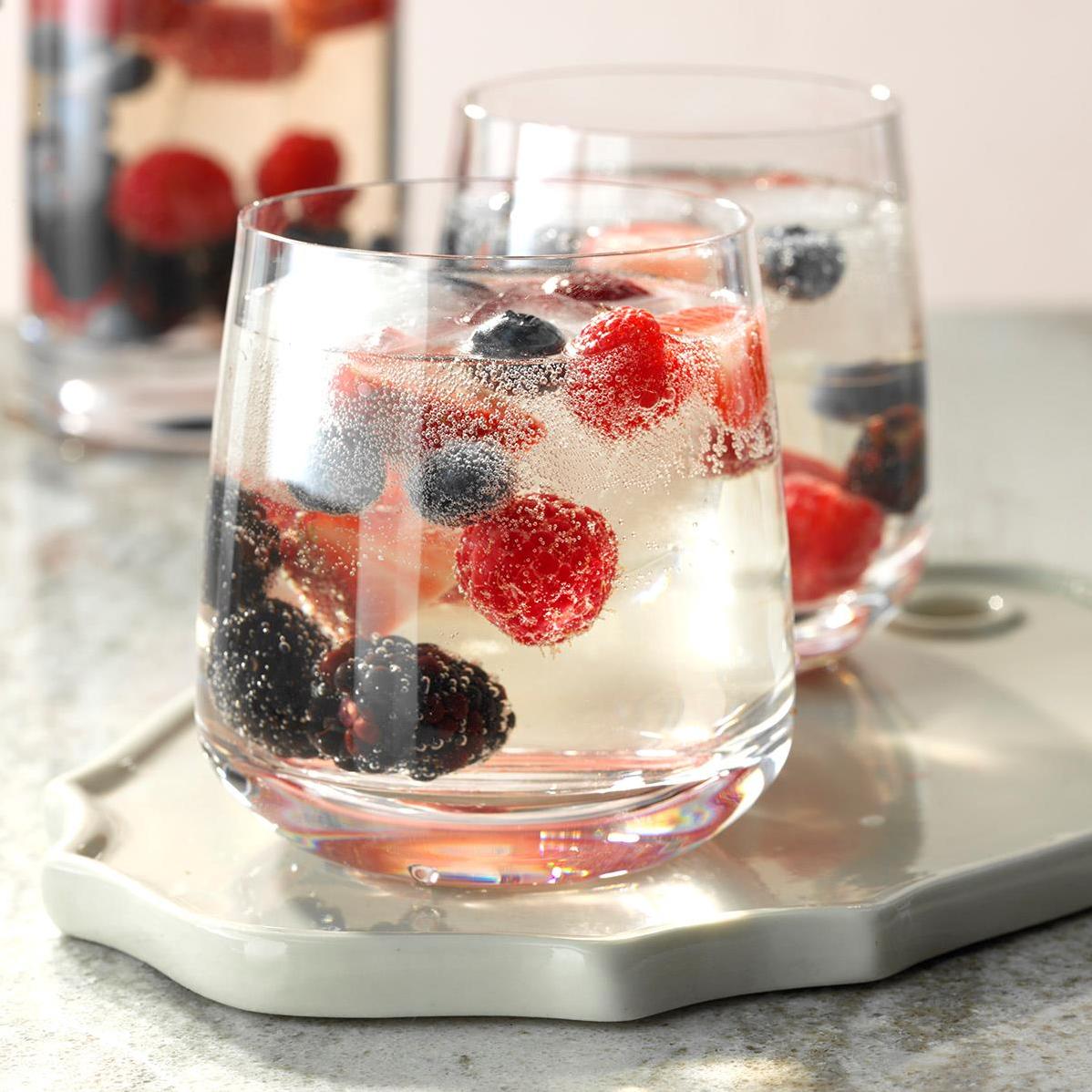 The perfect pitcher to entertain friends and family during summertime.