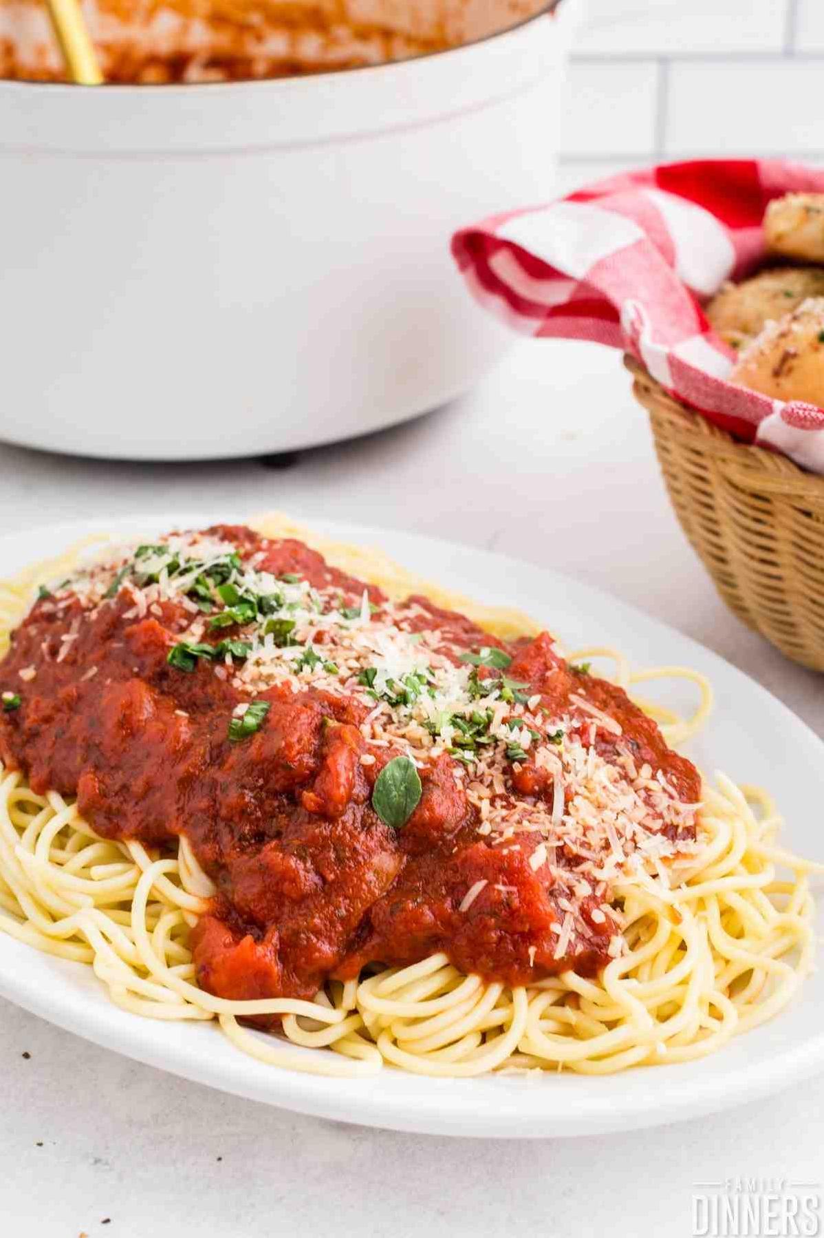  The rich flavor of this red wine tomato sauce is perfect for a special dinner with friends.