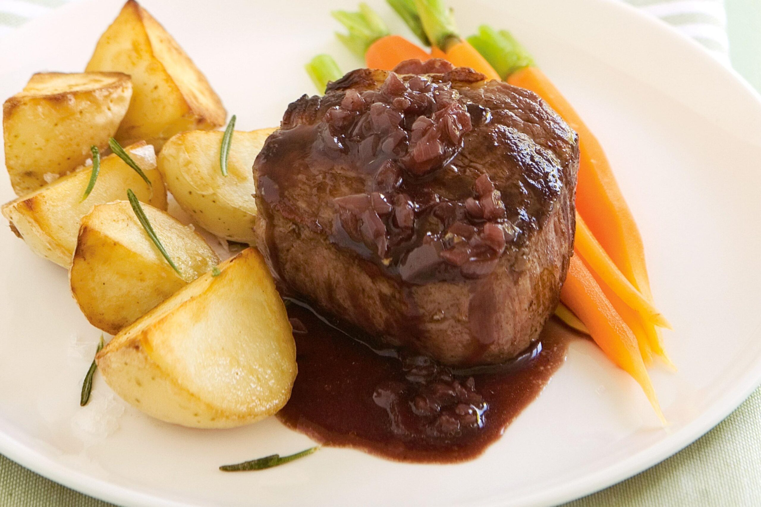  The richness of butter and the depth of red wine come together to create a smooth and irresistible sauce.