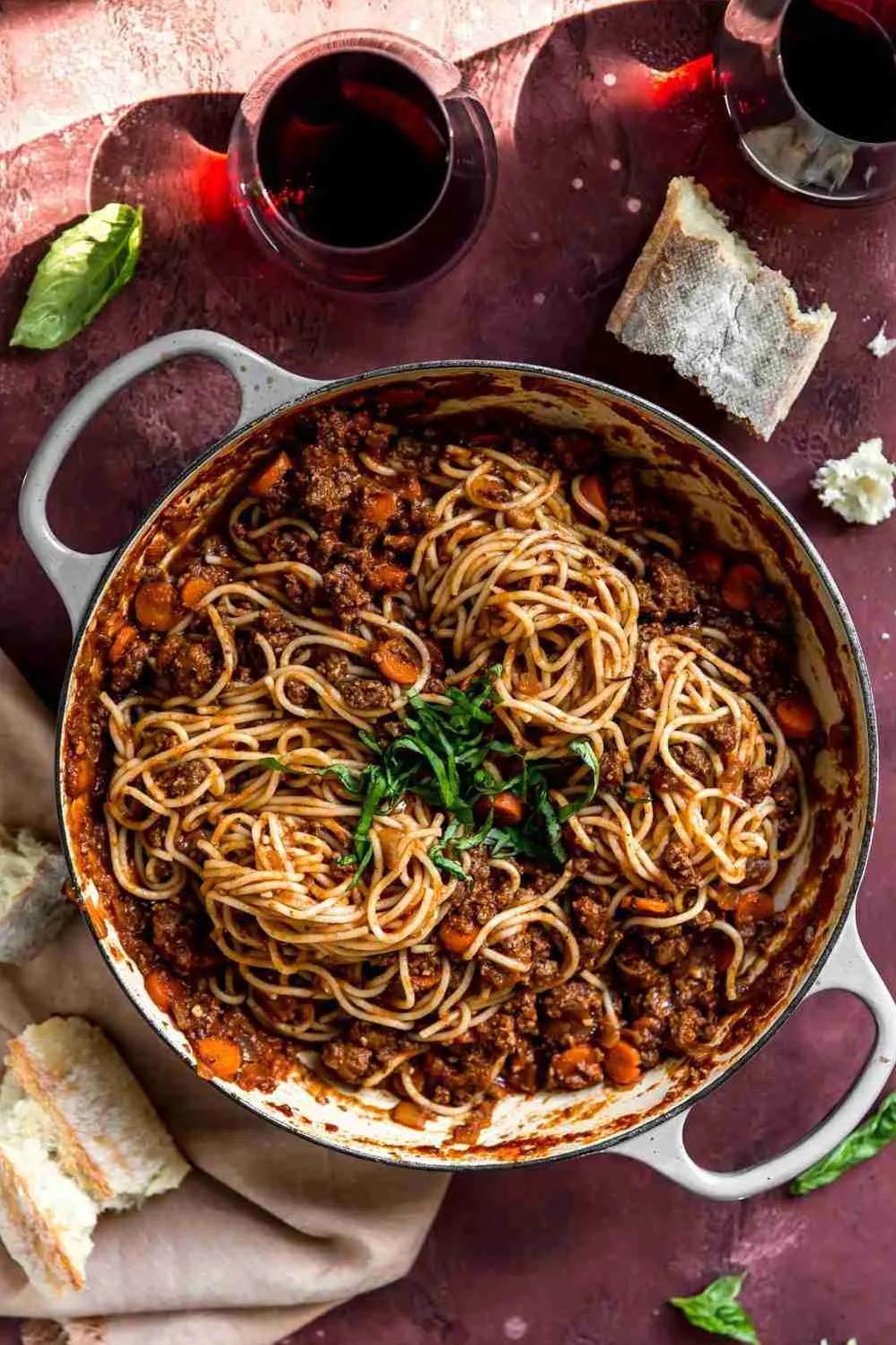  The secret ingredient in this Spaghetti Bolognese? Red wine! 🍷🍝