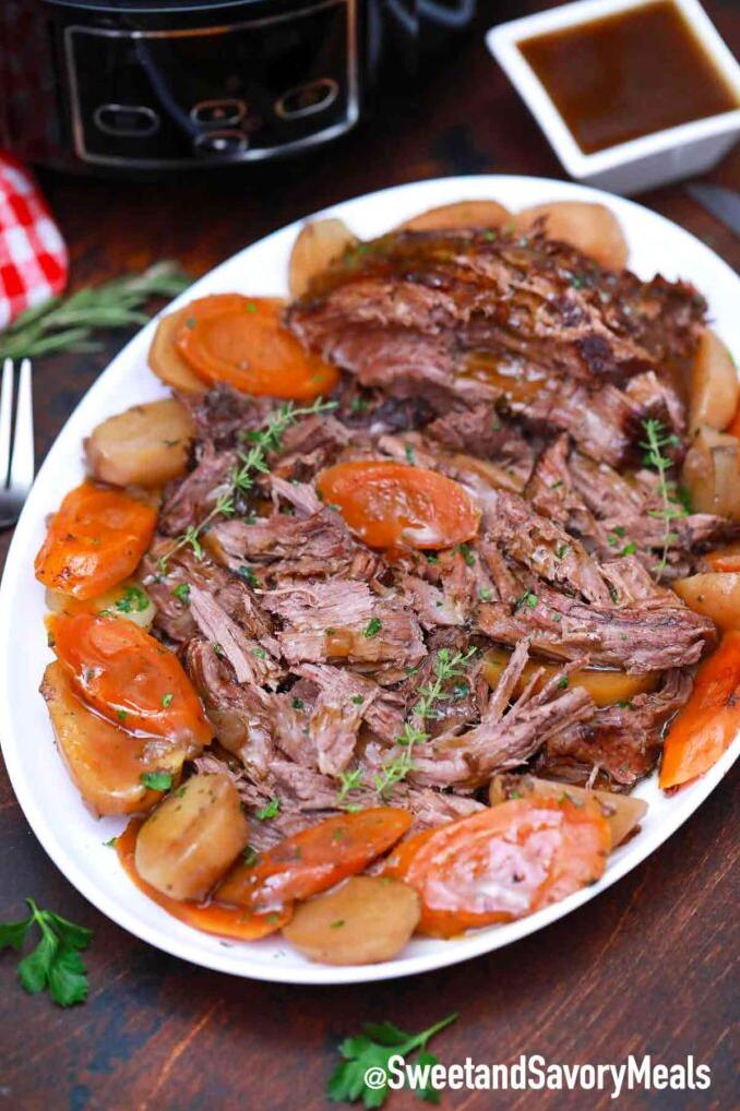  The tender and juicy meat is the result of a long and slow cooking process.