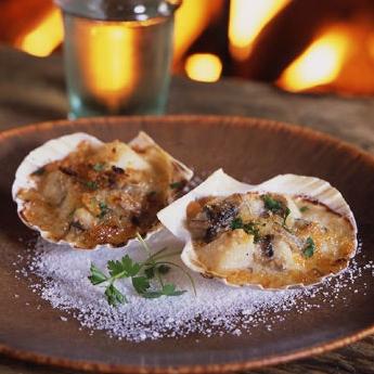  This baked scallops, mushrooms, and wine recipe is perfect for a cozy evening at home.