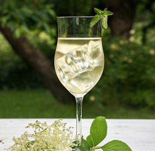  This beautiful and aromatic wine is the perfect drink to make any occasion memorable.