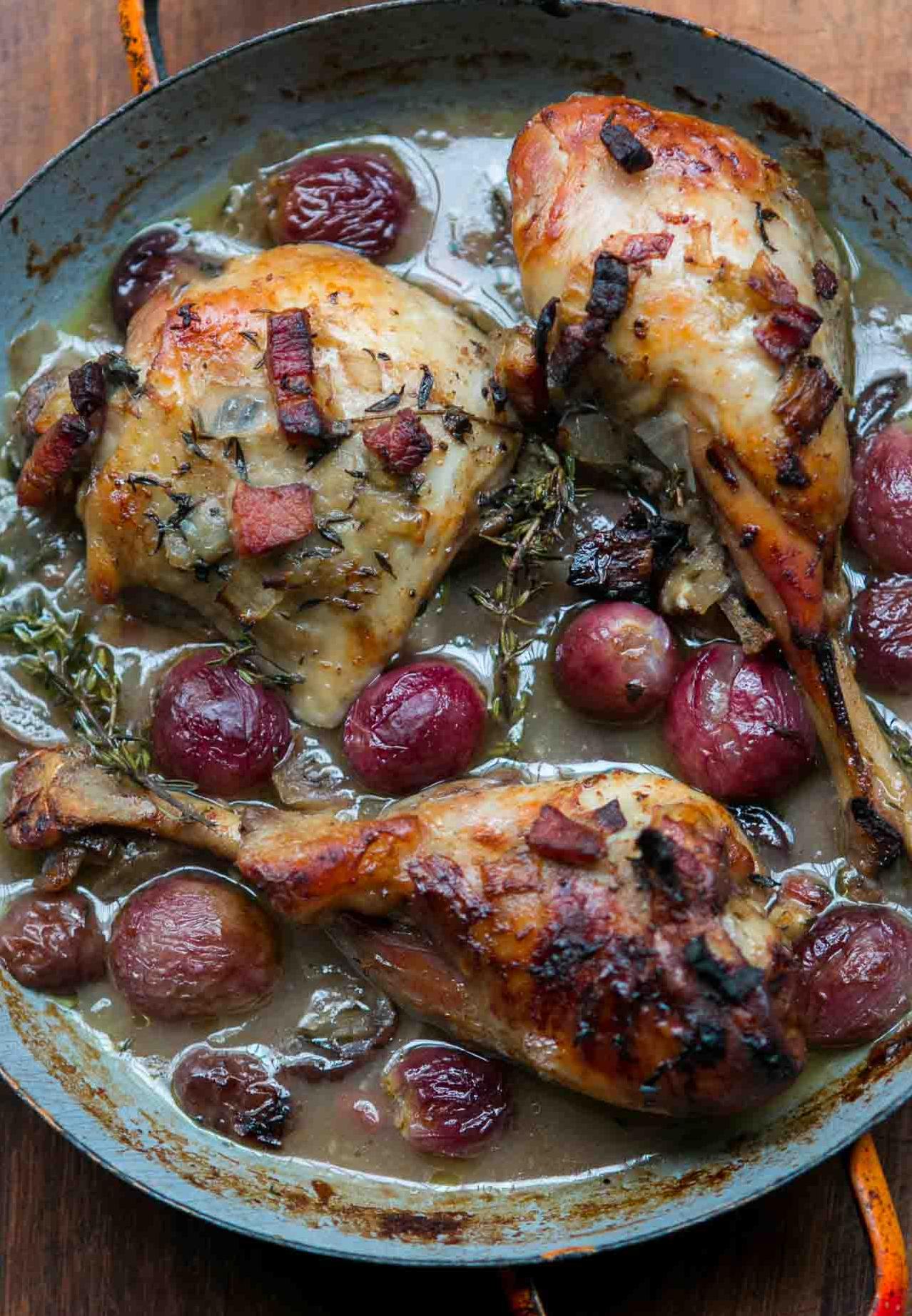  This chicken in red wine sauce will make you lick your plate clean.