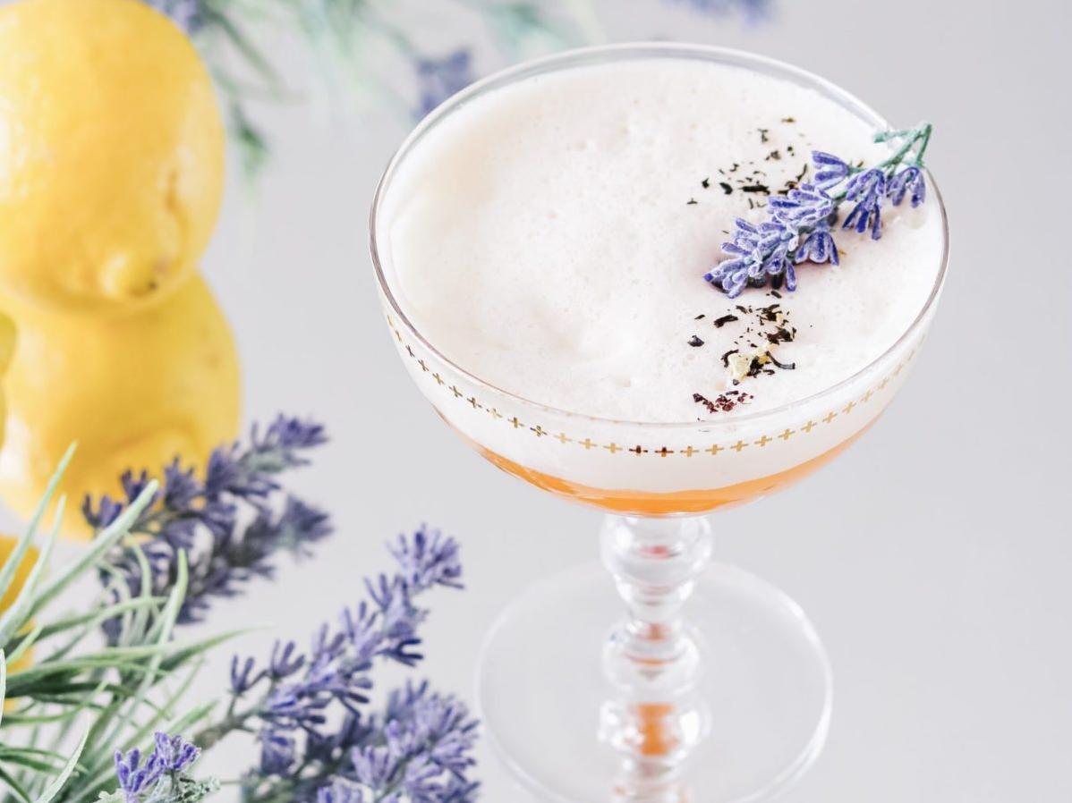 This Earl Grey Champagne Spritzer will be the star of your next girls' night!