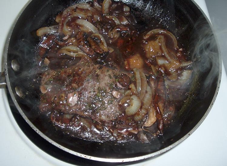  While cooking, the aroma of the red wine and beef intermingle to create a mouth-watering scent.