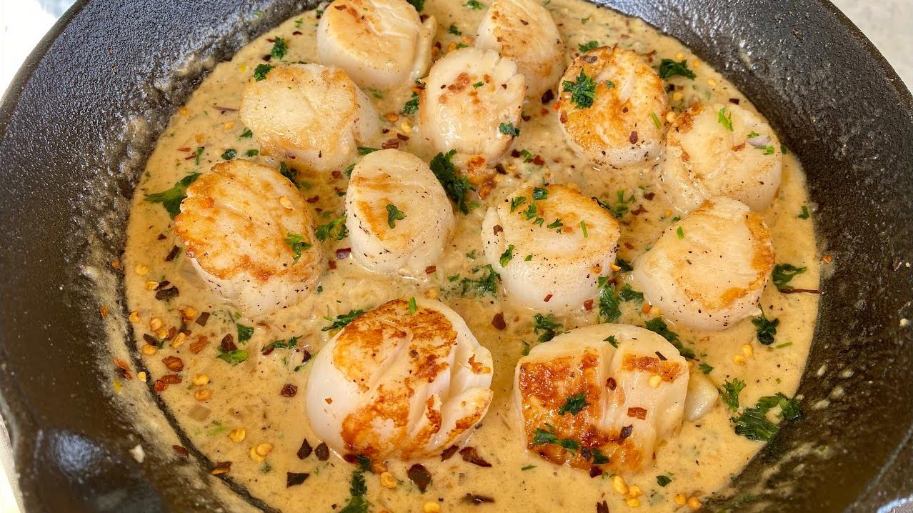  Who knew a simple wine sauce could elevate the flavor of scallops to incredible heights?