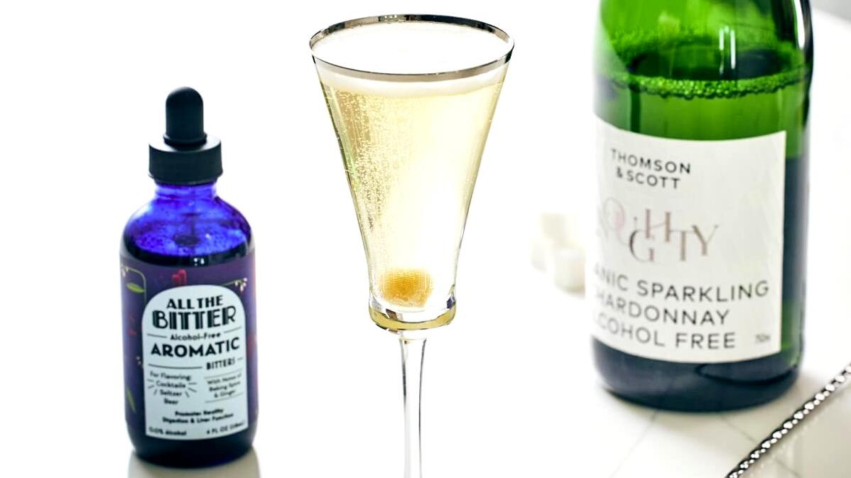  You don't have to miss out on the bubbly fun anymore with this alcohol-free champagne recipe.